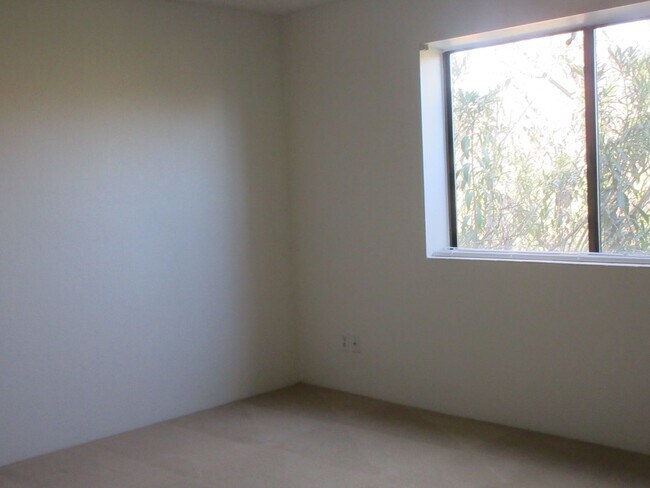 Building Photo - Unfurnished home on acreage