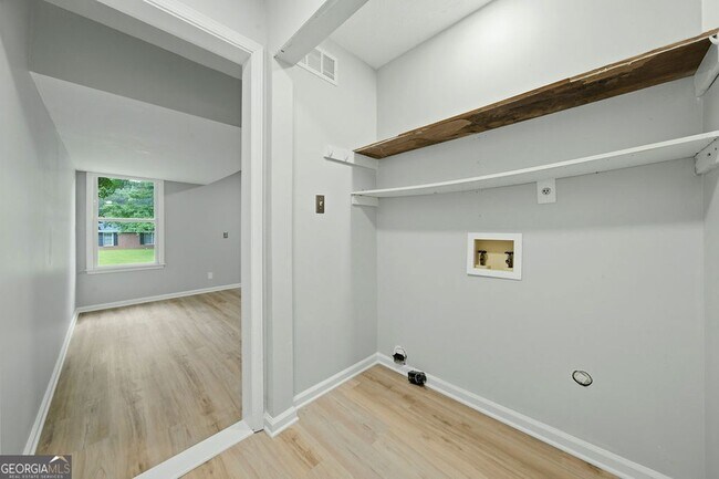 Building Photo - 210 Meadow Run