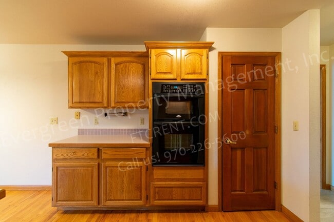 Building Photo - 1223 Red Oak Ct