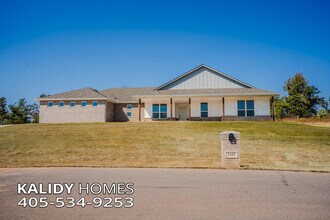 Building Photo - 2103 Kalidy Dr