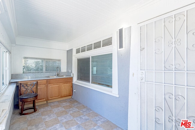 Building Photo - 1207 S Harvard Blvd