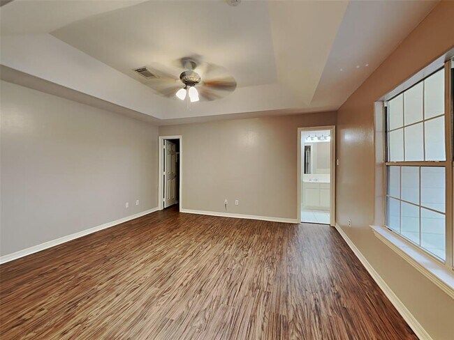 Building Photo - 2865 Westhollow Dr
