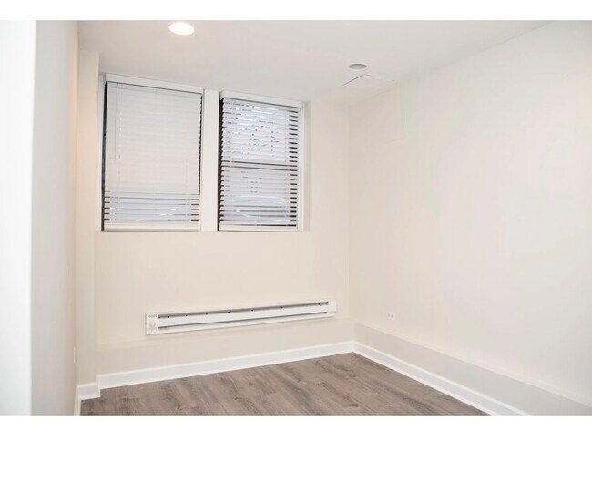 Building Photo - 1251 W Henderson St