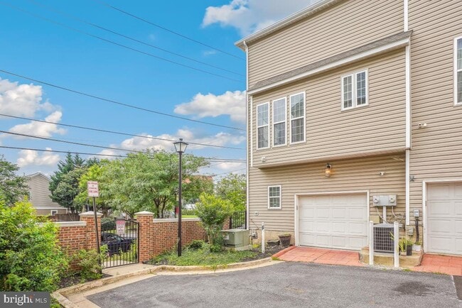 Building Photo - 2516 Blueridge Ave