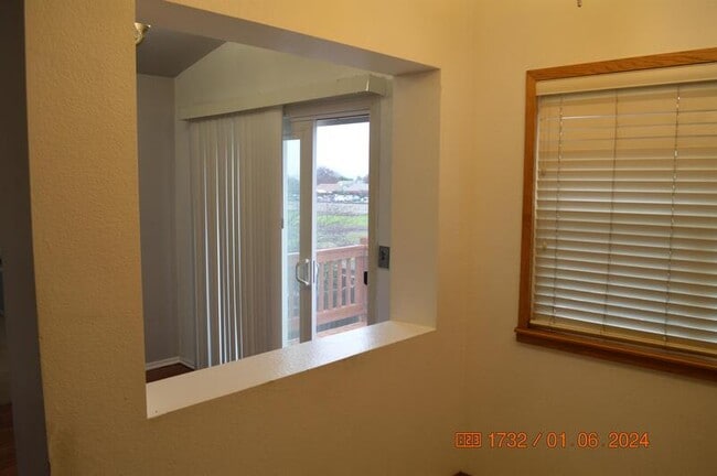 Building Photo - 1561 Spring Ct