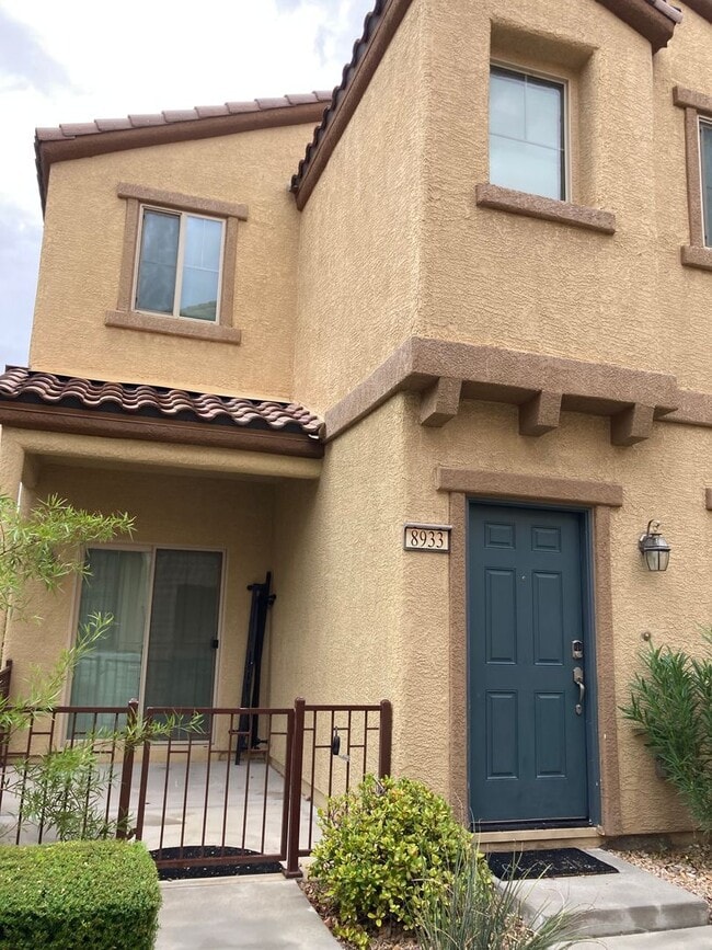 Building Photo - 3 bedroom 2 bath 2 car garage