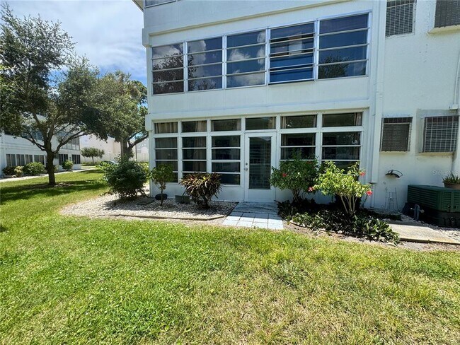 Building Photo - 11201 80th Ave