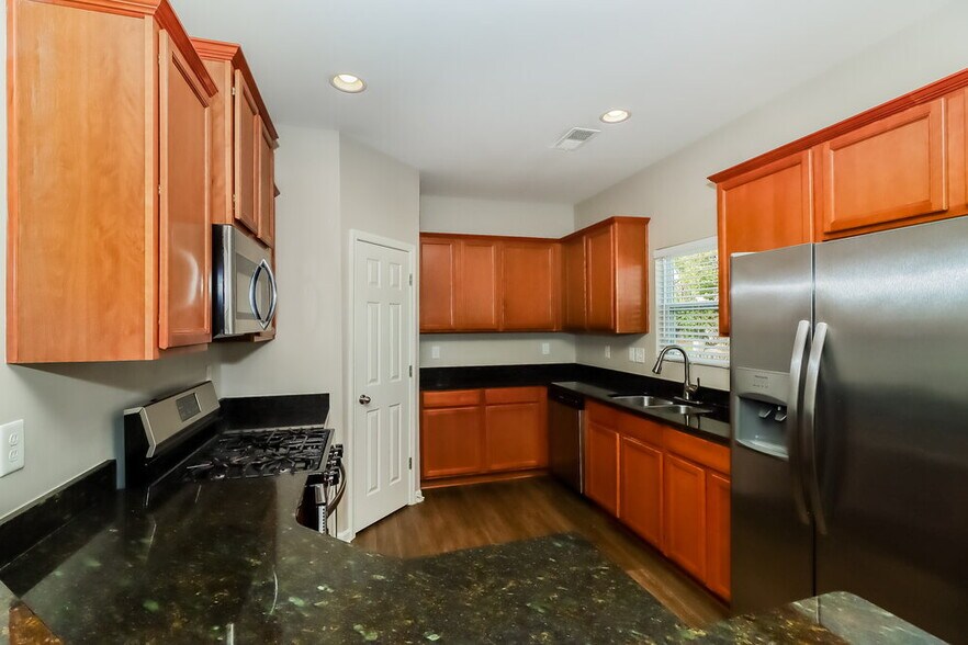 Building Photo - 3308 Brackhill St