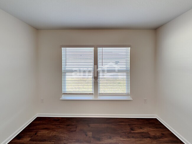 Building Photo - 95475 Creekville Dr