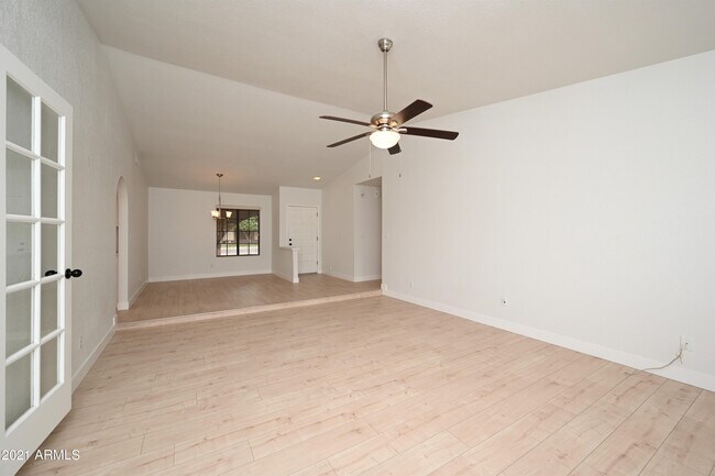Building Photo - 7301 W Canterbury Dr