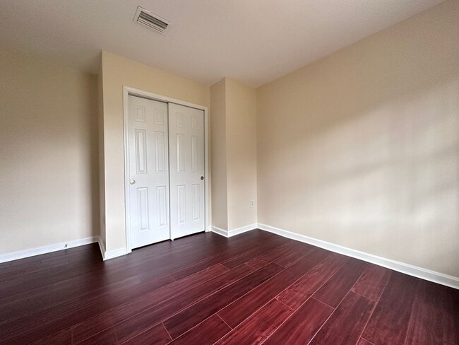 Building Photo - Wonderful townhome with recent upgrades..a...