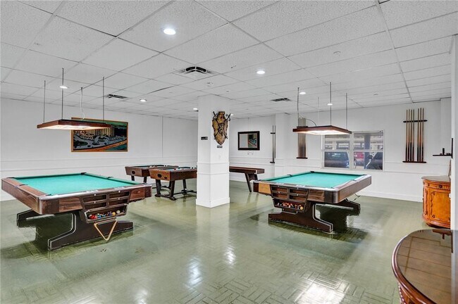 Building Photo - 405 N Ocean Blvd