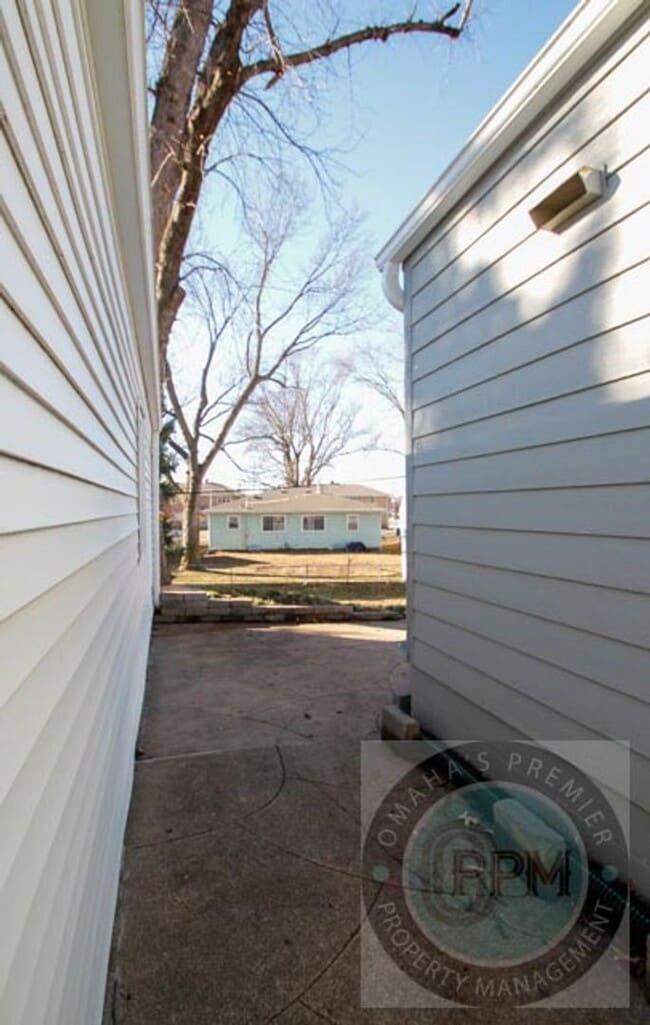 Building Photo - Fully updated 5 bedroom, 2 bathroom house