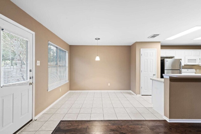 Building Photo - 51 Marble Rock Pl