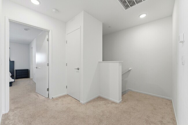 Building Photo - 336 Sweet Pl
