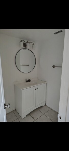 Building Photo - 1400 Holden Ave