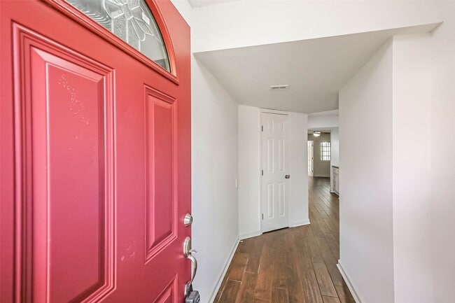 Building Photo - 5005 Georgi Ln