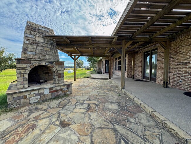 Building Photo - 1559 E Blackjack Rd E