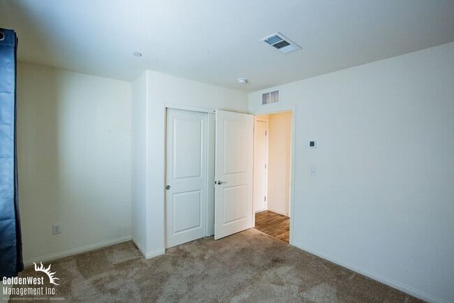 Building Photo - Cozy 2Bdm 2Ba Townhome with Community Pool...