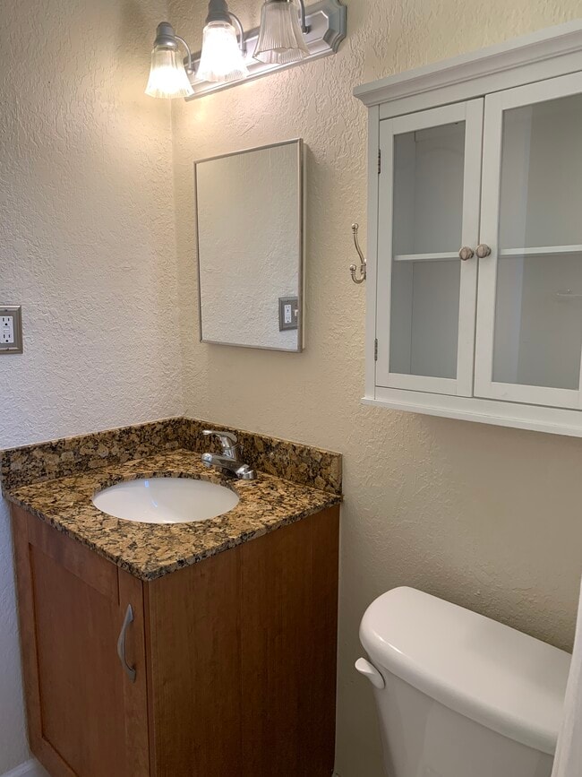 Building Photo - 2643 NE 8th Ave