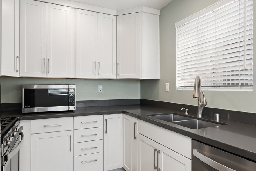 Beautiful Kitchen - 130 Avenida Algodon