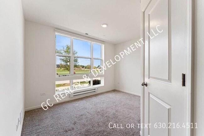 Building Photo - 2239 Parkside Dr
