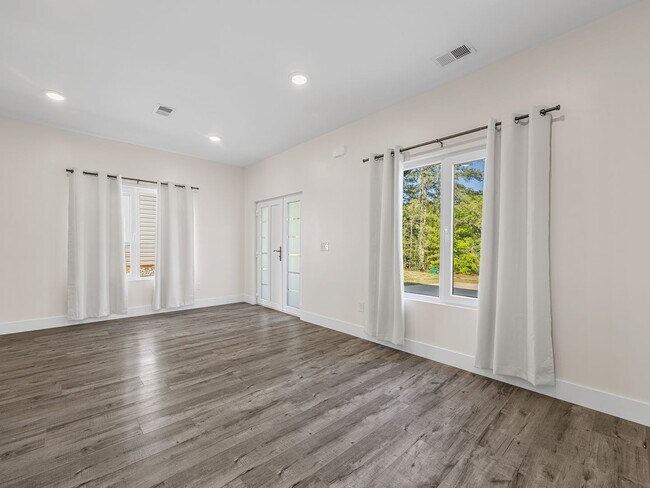 Building Photo - Charming 3 Bedroom Home in Spartanburg – Modern Upgrades & Stylish Finishes