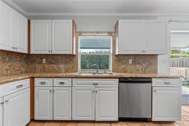 Building Photo - 5807 NE 21st Ave