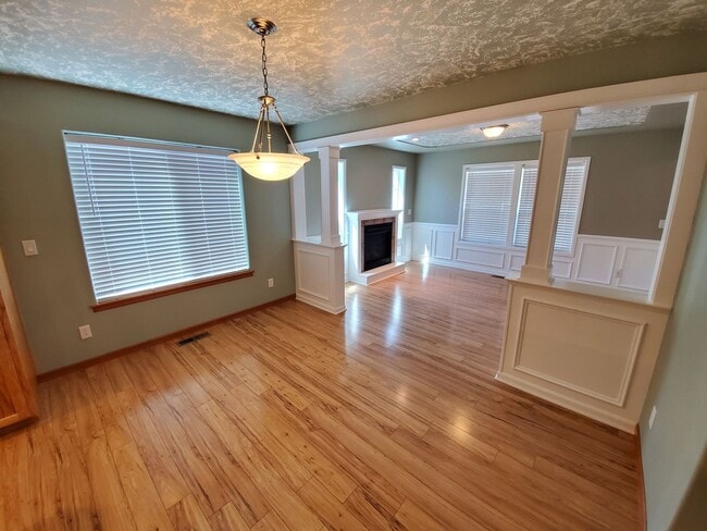 Building Photo - Pet Friendly 3 Bed / 2.5 Bath Home Near I-5