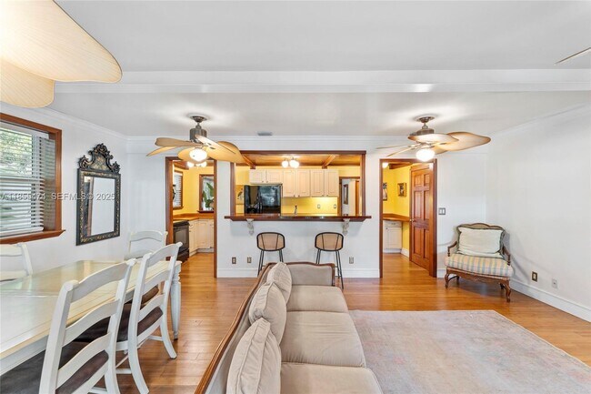 Building Photo - 918 Tequesta St