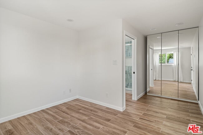 Building Photo - 845 1/2 N Kilkea Dr