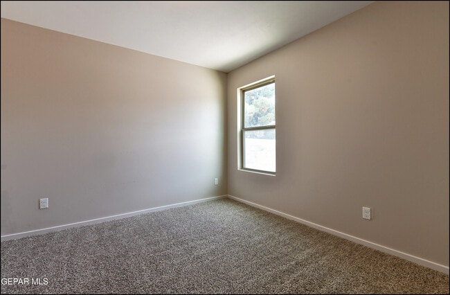 Building Photo - 621 Cedarwood Ave