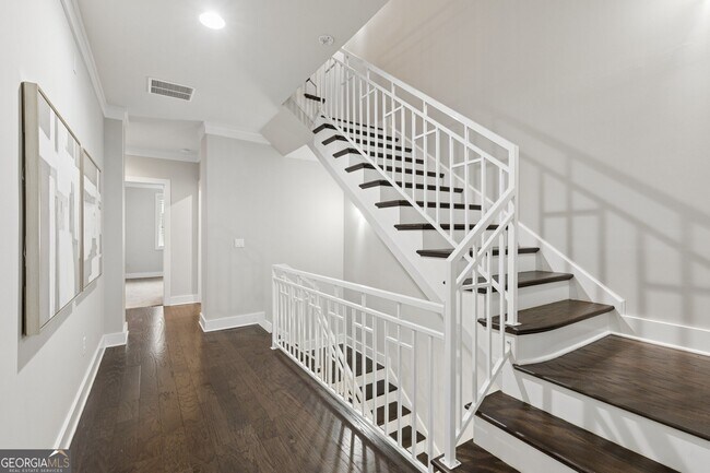 Building Photo - 2974 Hermance Dr NE