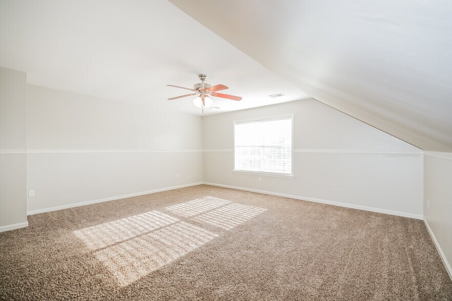Building Photo - 6671 Hidden Fern Ln E