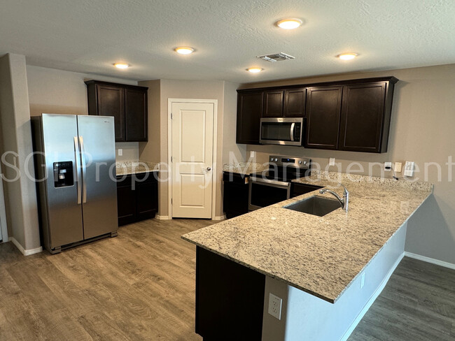 Building Photo - Beautiful Casa Grande home ready for move in