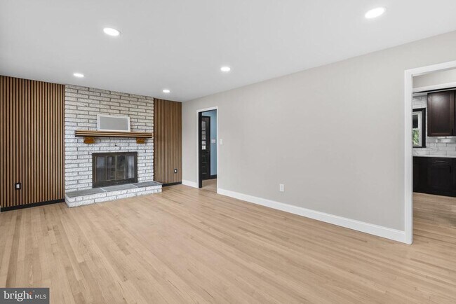 Building Photo - 3887 Shadywood Dr