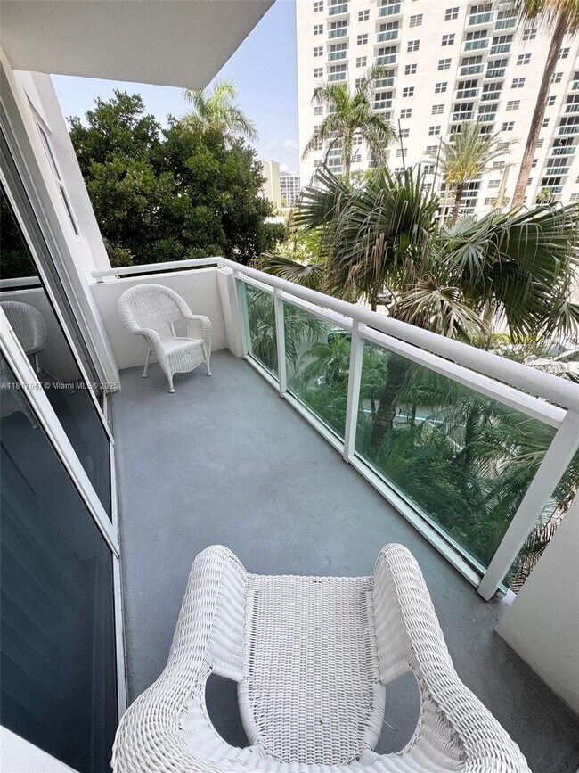 Building Photo - 3001 S Ocean Dr