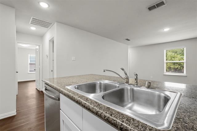 Building Photo - 2208 Sayle St