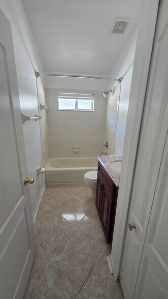 Building Photo - 9730 White Barn Way