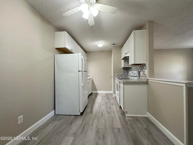 Building Photo - 1600 Big Tree Rd