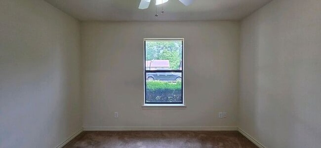 Building Photo - Available Now! Spacious 2 Bedroom 2 Bath Duplex in Longview!