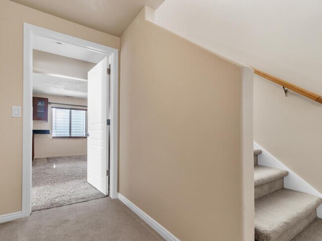 Building Photo - 6313 S Lake Fork Cir