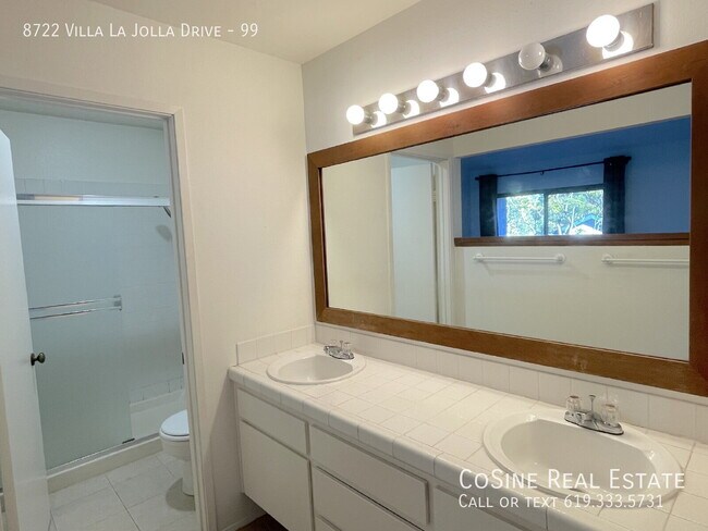 Building Photo - 8722 Villa La Jolla Dr