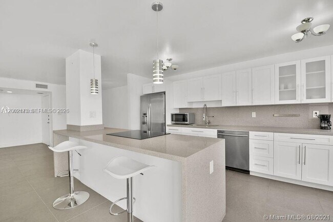 Building Photo - 18041 Biscayne Blvd