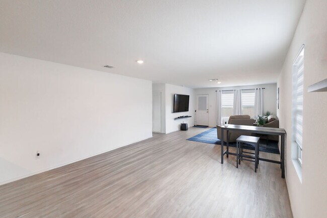 Building Photo - 10502 Torroja Wy