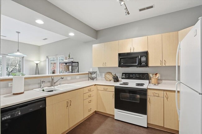 Building Photo - 1140 E Dayton St