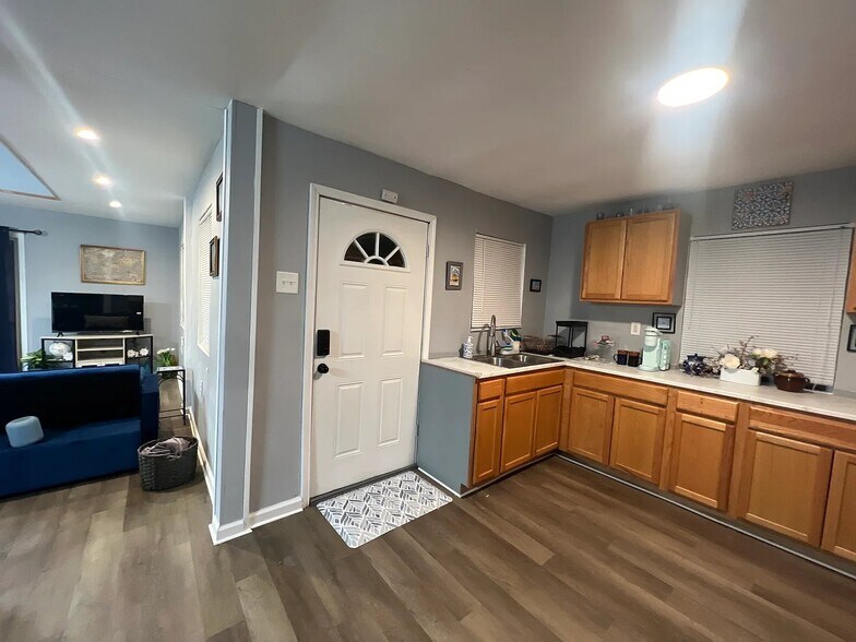 Building Photo - 5506 Warrington Dr