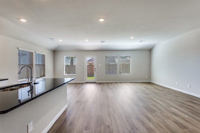 Building Photo - 513 Tidal Dr