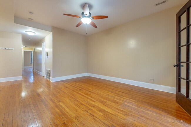 Building Photo - 6819 S Ridgeland Ave