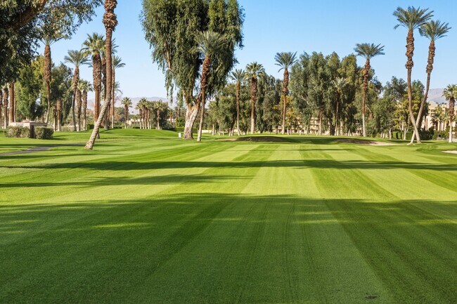 Building Photo - 45737 Club Dr